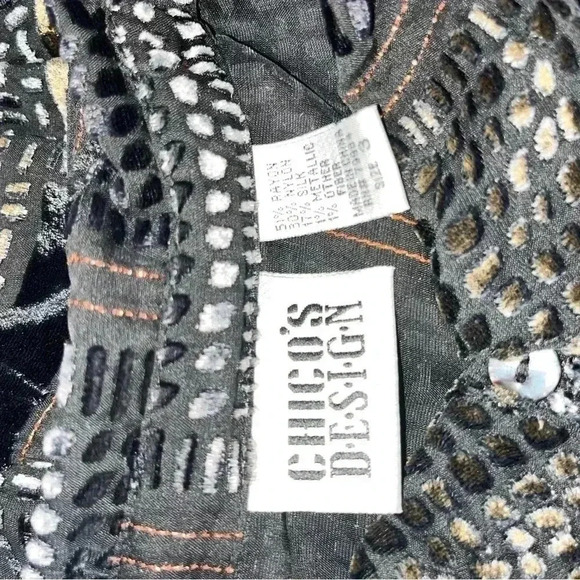 Chicos Design button down silk blend sheer blouse embossed abstract design - Picture 6 of 7